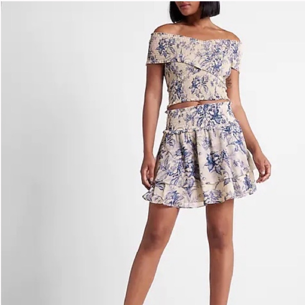 NWT Express Floral Smocked Set size Large